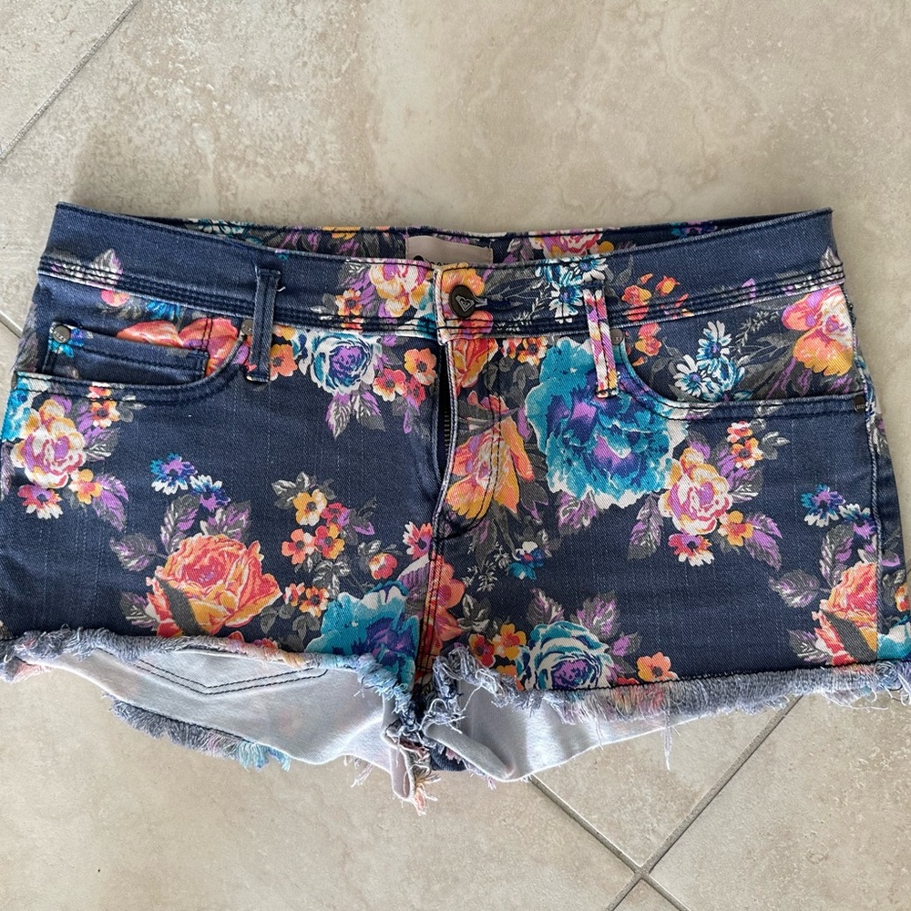 Roxy floral denim shorts size 9/29  (0140)